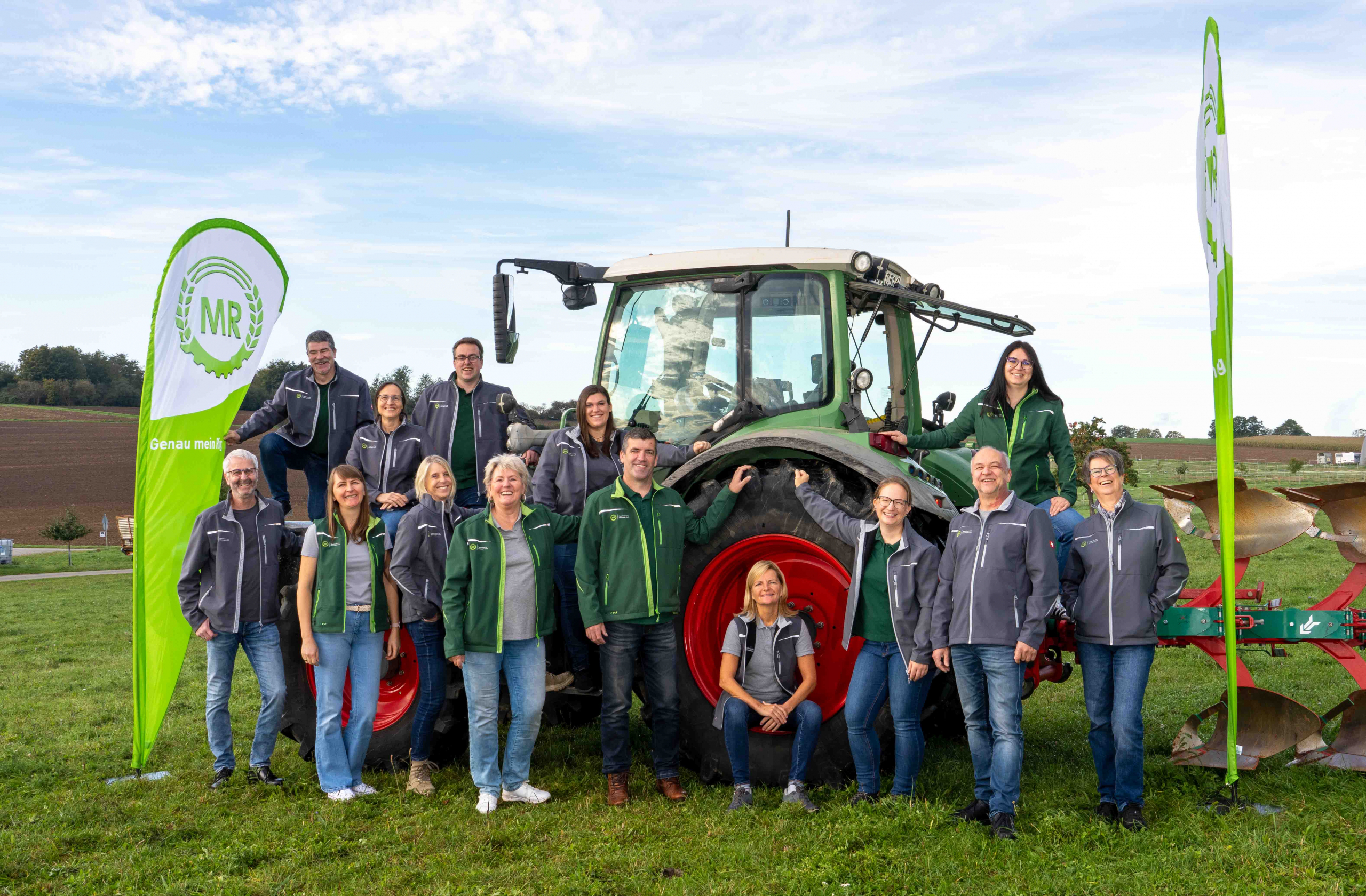 Team des Maschinenring Böblingen-Calw vor Traktor
