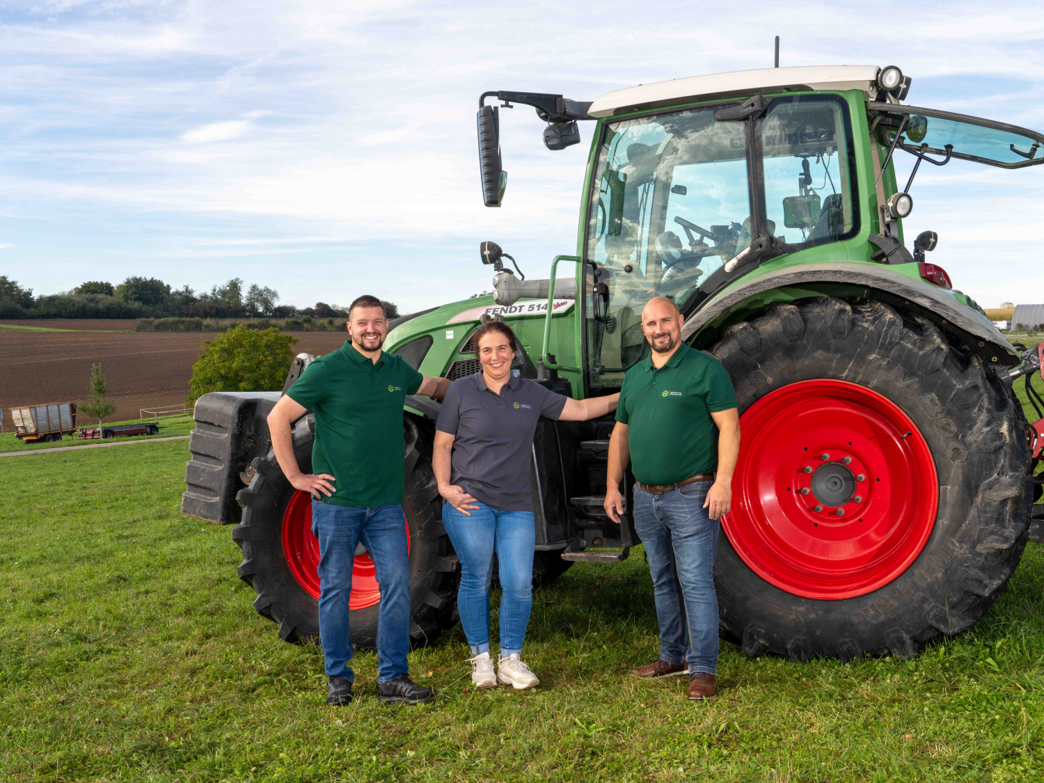 Aktueller Vorstand des Maschinenring Böblingen-Calw vor Traktor