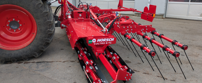 Neue Horsch Messerwalze bei der Übergabe beim Landhändler