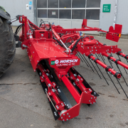 Neue Messerwalze Horsch bei Übergabe beim Landtechniker