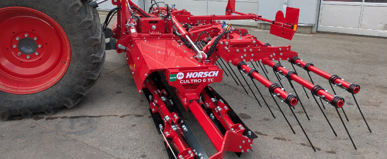 Neue Messerwalze Horsch bei Übergabe beim Landtechniker