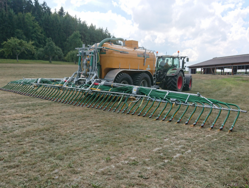 Güllefass Zunhammer auf Wiese